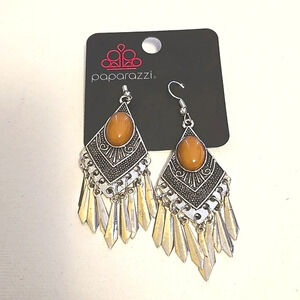 #472 NWT Paparazzi earring